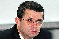 "В России население больше доверяет наличным"