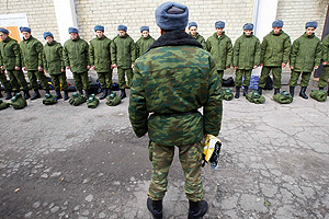 Минобороны предлагает служить дольше