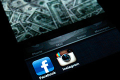 Facebook покупает Instagram
