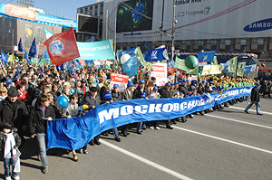 Медведева и Путина позвали на Первомай