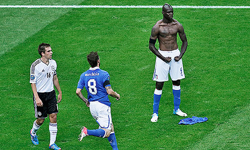 Сборная Германии проиграла сборной Италии в чемпионате Европы по футболу со счетом 1:2