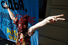 Суд над Pussy Riot: вещдоки из коробки