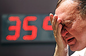 Жара не оставит Москву