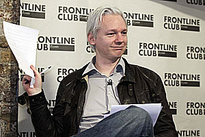 Джулиана Ассанжа приютят