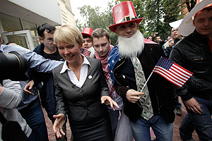 Чирикова сдала документы