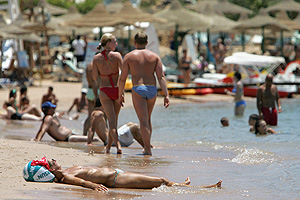 Туристов в Египтe выгоняют на улицу