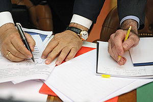 Губернаторов будут снимать за долги