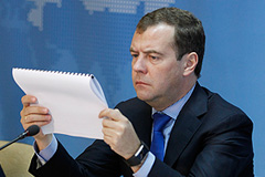 Медведев займет приемные "Единой России"
