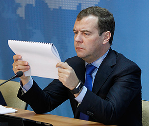 Медведев займет приемные "Единой России"