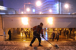 Снег отрезал Москву от мира