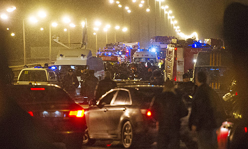 По предварительным данным, причиной авиакатастрофы в московском аэропорту "Внуково" могла стать техническая неисправность самолета Ту-204 и сложные погодные условия, сообщил "Интерфаксу" источник в правоохранительных органах. По его словам, при этом рассматриваются и другие версии катастрофы, в том числе и человеческий фактор.