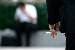 Депутаты предлагают закрыть "курилки"