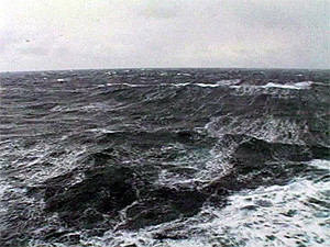 Моряков продолжают искать