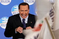 Берлускони угрожает евро