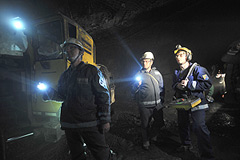 В подтопленной шахте ищут горняков
