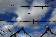 Кто стрелял по самолету с туристами?