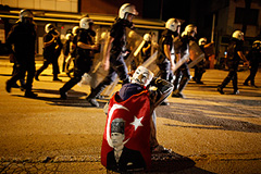 Спецназ вошел на площадь