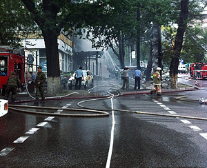 В центре Алма-Аты взорвался бензовоз