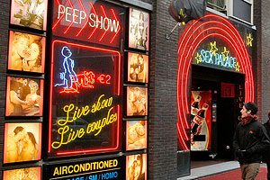 Амстердам попрощается с публичными домами