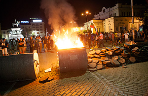 Полиция Софии разбирает баррикады