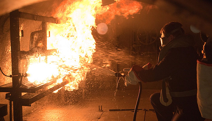 Подлодка загорелась в доке