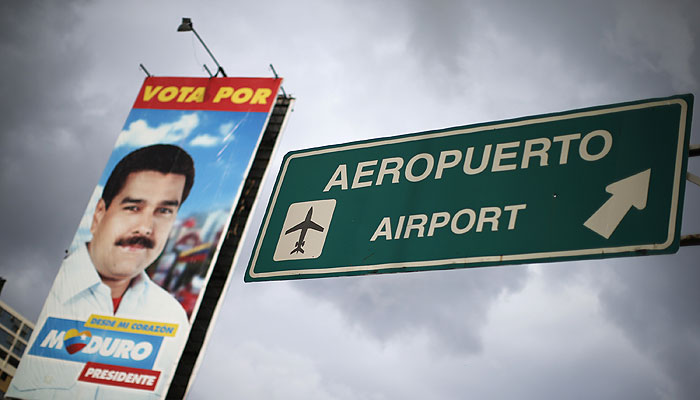 США закрыли небо для самолета Мадуро