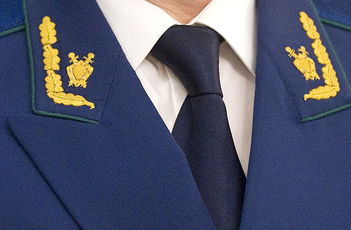 Помощника зампреда СКР проверяют на коррупцию