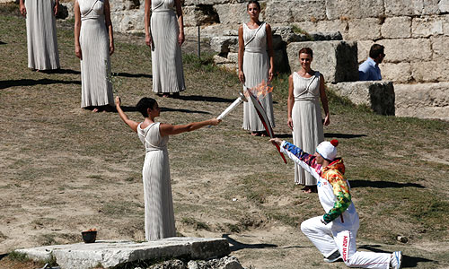 Эстафета Олимпийского огня пройдет по большей части континентальной Греции: от Древней Олимпии до Афинского Акрополя.