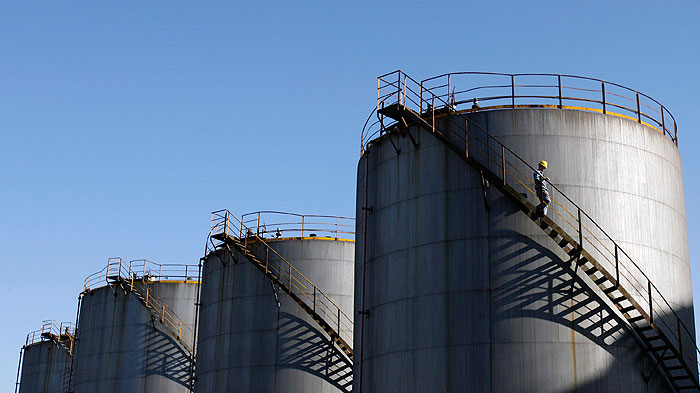 Риск падения цен на нефть вырос