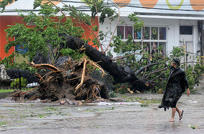 Тайфун принес на Филиппины разрушения