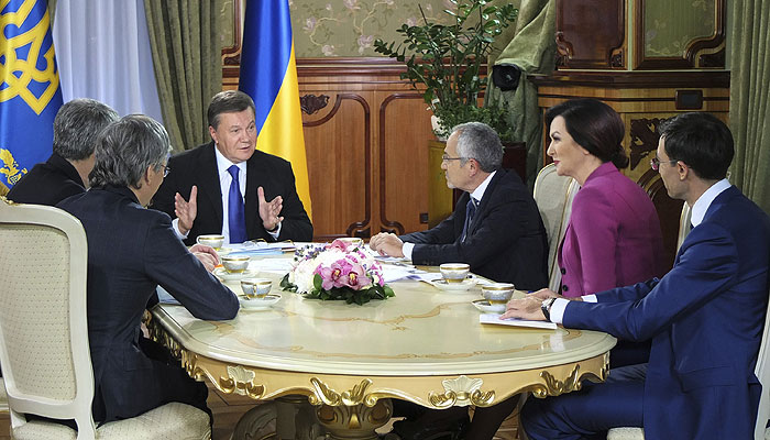 Янукович: Россия и Украина "зашли в штопор"