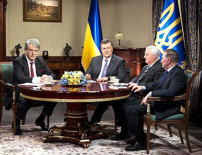 Ющенко помог Януковичу