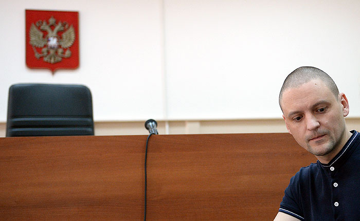 Суд вернул дело Удальцова и Развозжаева в прокуратуру