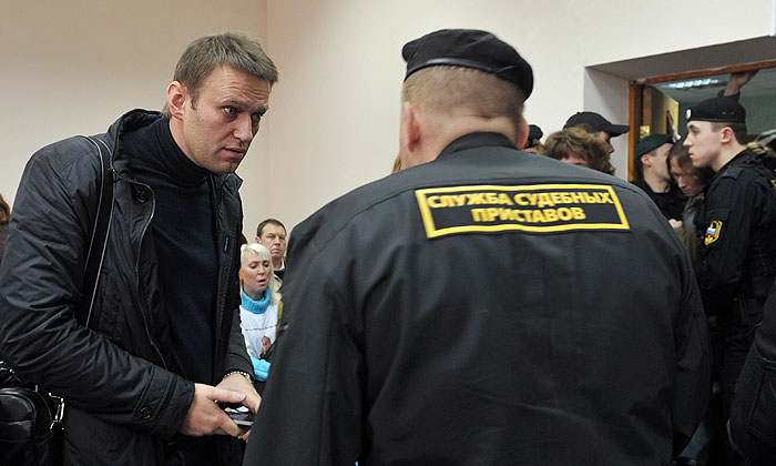 СКР обвинил Навального в нарушении подписки о невыезде