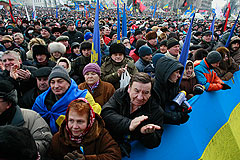 Оппозиция на майдане объявила о "досрочных президентских выборах"