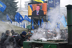 Янукович призывает украинцев к диалогу и компромиссу