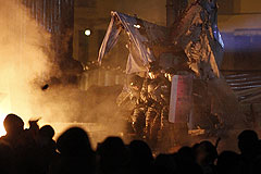 "Беркут" разрушил баррикаду и катапульту демонстрантов