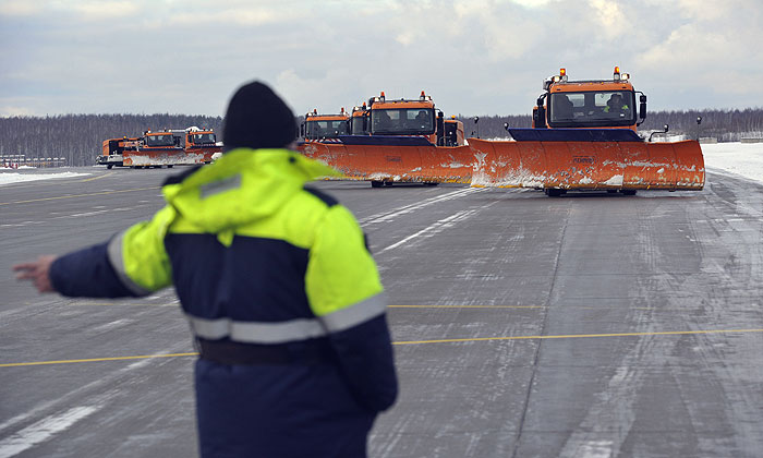 Не попавшим на полосу "Домодедово" Ан-24 управлял глава авиакомпании