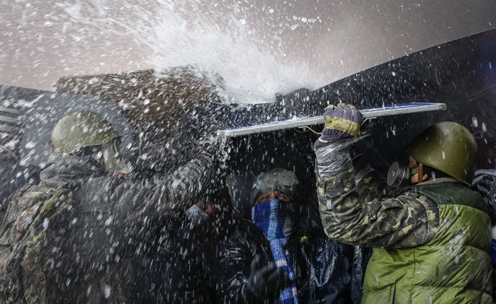 Митингующие захватили обладминистрацию Львова