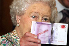 На счетах британской королевской семьи остался миллион фунтов