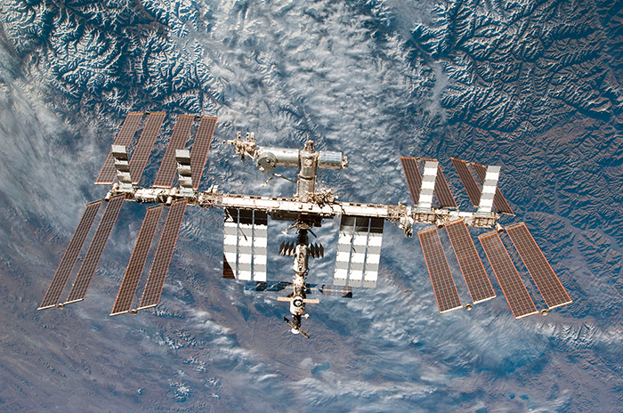 Российские ученые обнаружили причину разрушения обшивки МКС