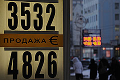 Крутое пике: как долго будет падать рубль?