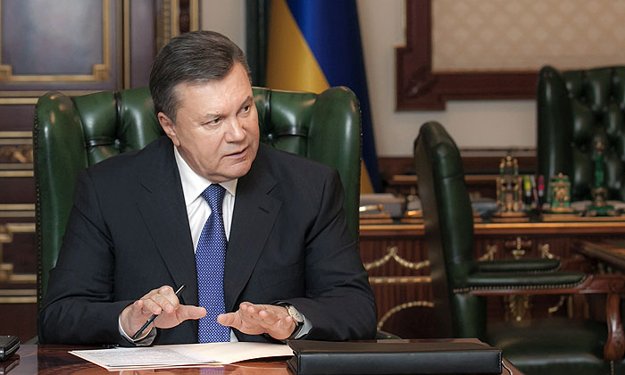 Янукович подписал закон об амнистии протестующих