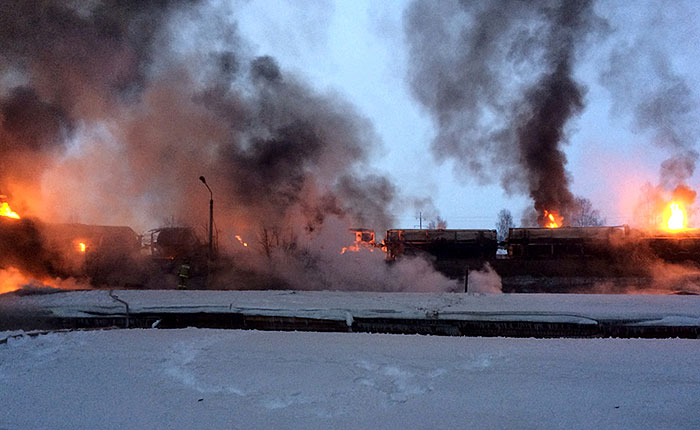 Вагоны с газовым конденсатом сошли с рельсов в Кировской области