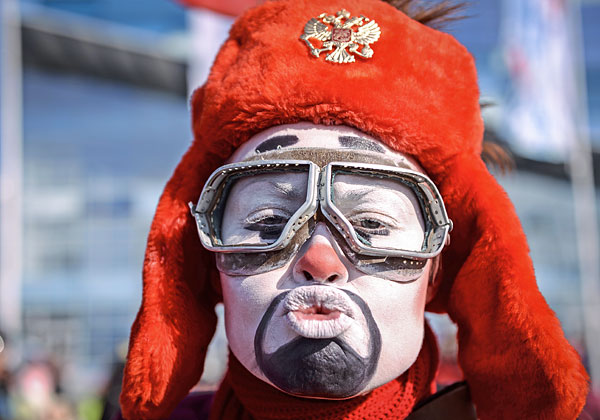 Российские болельщики в Олимпийском парке Сочи во время XXII зимней Олимпиады.