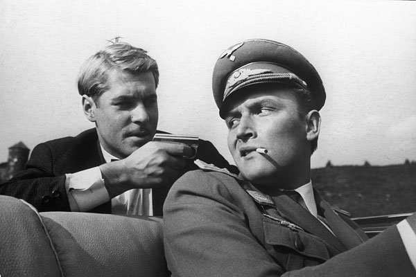 Кадр из фильма "Щит и меч". 1968 год. Георгий Мартынюк в роли Алексея Зубова (слева) и Юозас Будрайтис в роли Дитриха