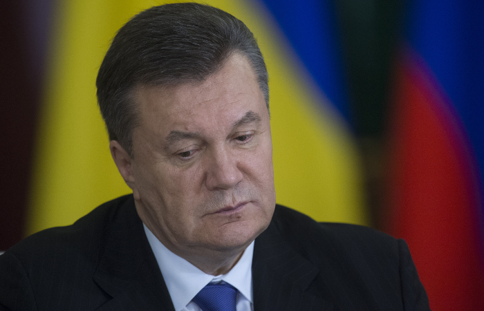 Янукович продолжает работать в своем кабинете