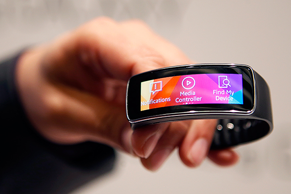 "Умный" браслет Gear Fit