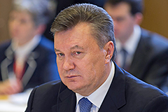 Янукович попросил Россию о защите