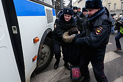 Десятки человек задержаны в ходе антивоенной акции в Москве